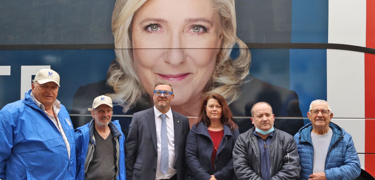 Deuxième tour des élections présidentielles. Campagne présidentielle : quand le bus de Marine Le Pen fait halte à Bozouls, Espalion et Saint-Côme
