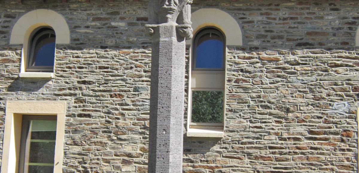 Patrimoine. Estaing : une croix installée devant la chapelle Saint-Fleuret
