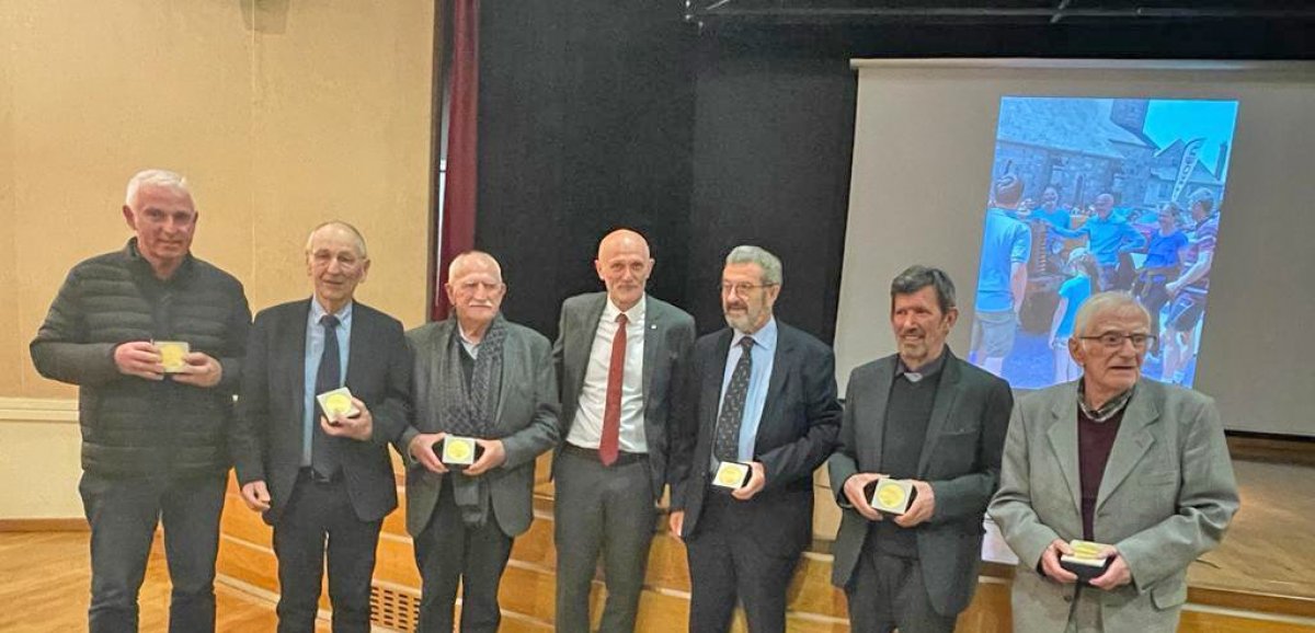 Médaille de l'Assemblée. Le député Stéphane Mazars met à l’honneur six anciens maires du Nord-Aveyron