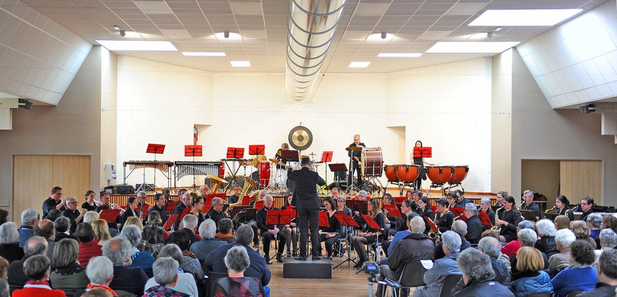 Exceptionnel concert à Saint-Côme. L'Orchestre départemental d'harmonie senior et le Brass-band Occitania  ont régalé une belle assistance 