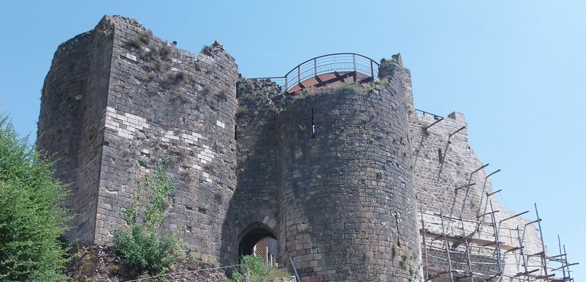 Le château de Penne, citadelle du vertige 