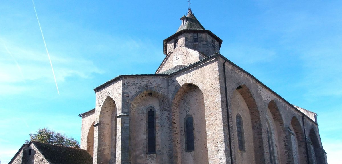 Histoire & patrimoine. L’église Saint-Martial  de Rieupeyroux  et l’omoplate de Gargantua 