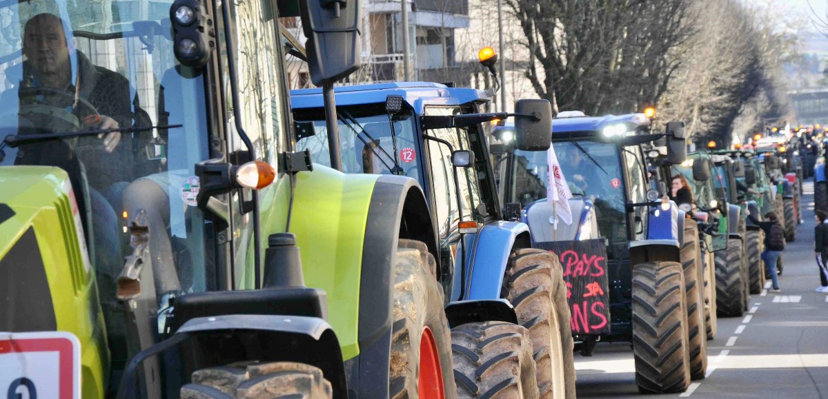 Mobilisation du monde agricole. Plus de 300 tracteurs ont défilé à Rodez