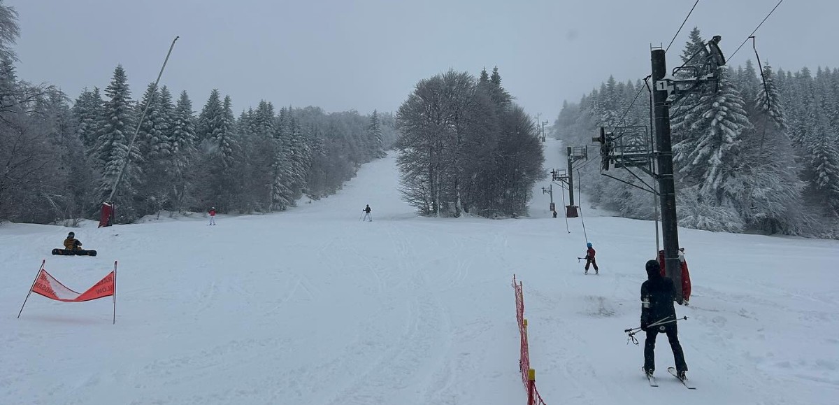 Stations de ski de l'Aubrac. La neige et les pistes vous attendent