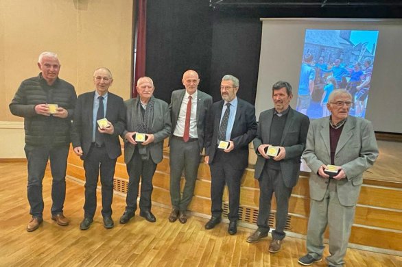 Médaille de l'Assemblée. Le député Stéphane Mazars met à l’honneur six anciens maires du Nord-Aveyron