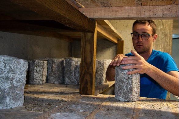 Persillés et Basaltes. À Saint-Urcize, naissance  d’un nouveau fromage pour l’Aubrac 