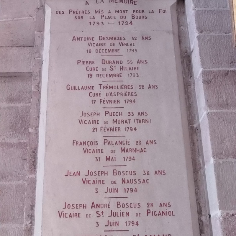 Plaque dans l’église Saint-Amans rappelant l’exécution à Rodez de sept prêtres pendant la Révolution. - Pascal Cazottes