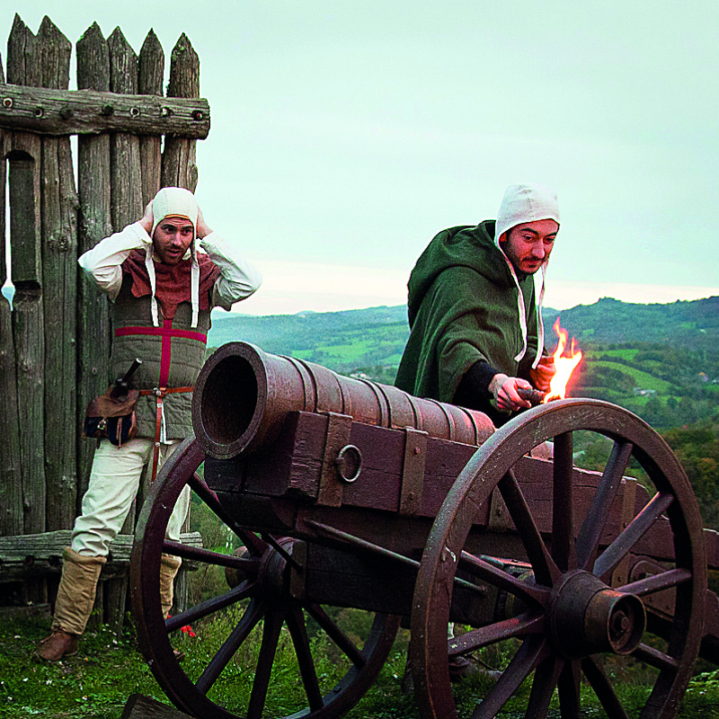 Reconstitutions au château de Calmont d'olt à Espalion. - Nicolas Martin