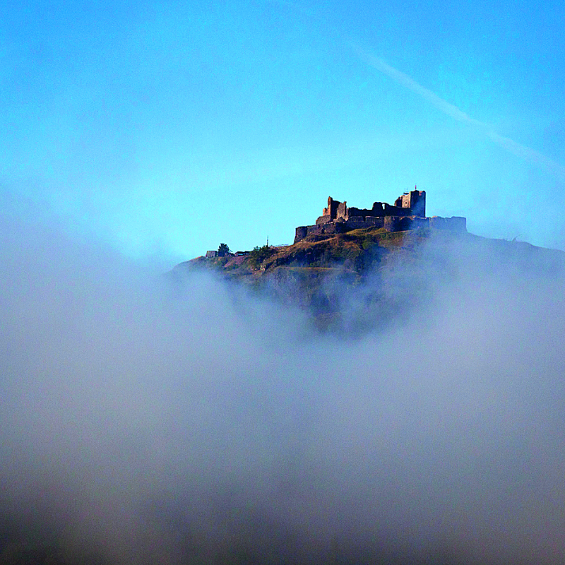 Château de Calmont d'Olt, forteresse de la haute Vallée du Lot à Espalion. - Nicolas Martin