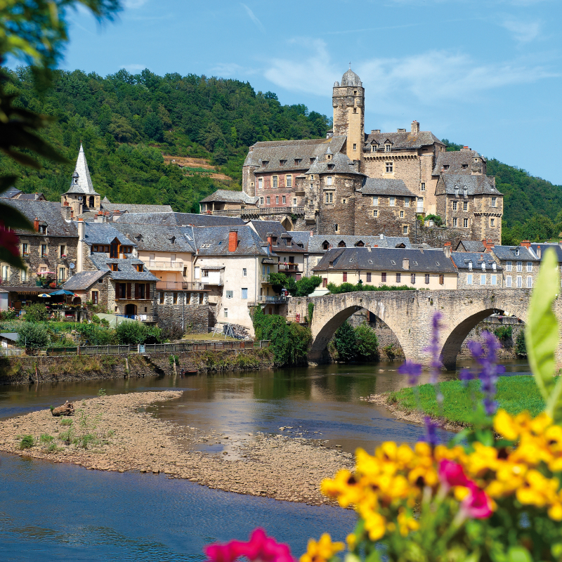 Estaing, l'un des Plus beaux Villages de France en Aveyron. - Christian Bousquet