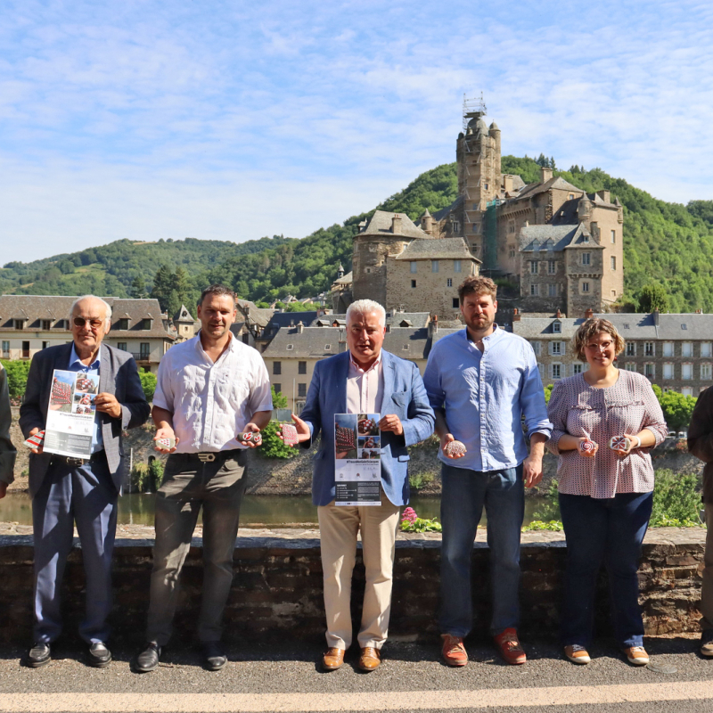 De gauche à droite :  Jean Pradalier, Jean-Claude Fontanié, Sébastien Costes, Jean-Claude-Anglars, Benoit Blein, Marguerite Salles et Michel Cabrol.