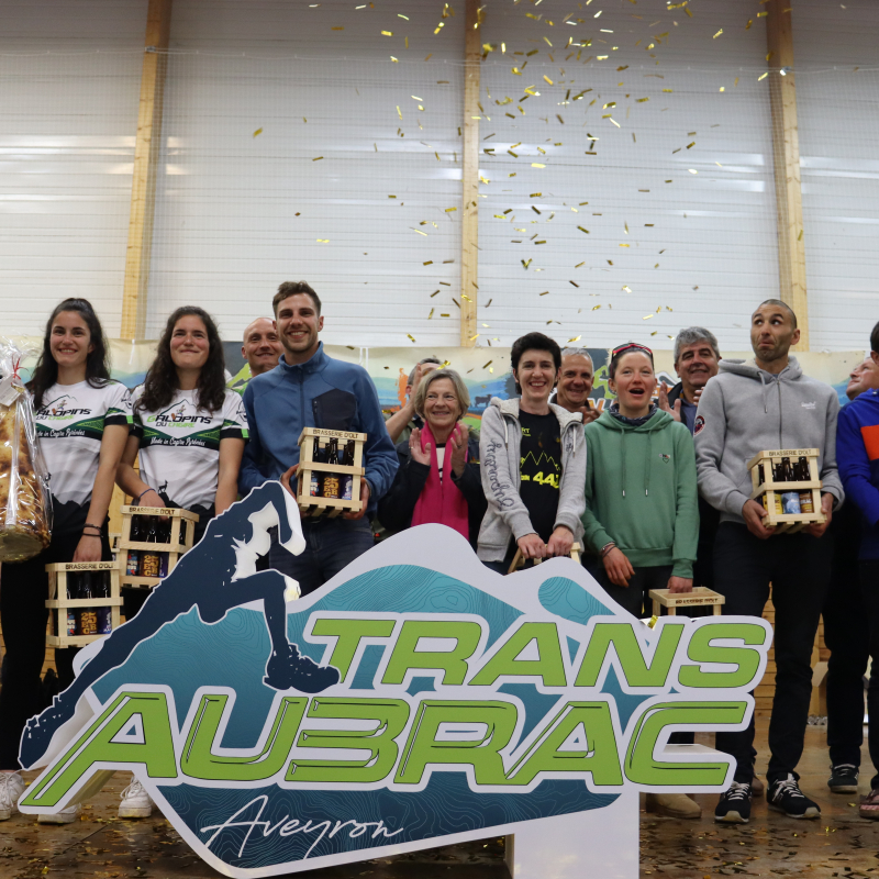 Podium Trans Aubrac en relais par 4 équipe mixte