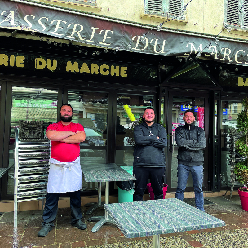 Brasserie du Marché à Espalion, Yohann Aubin et ses équipiers, Nico et Antho.