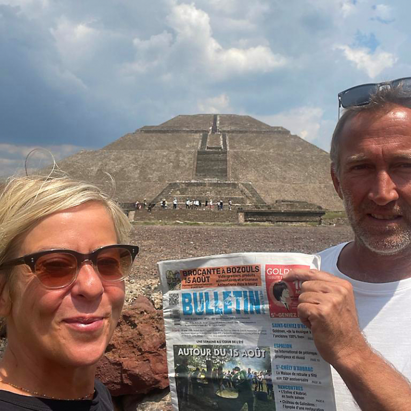 Au Mexique devant la pyramide du Soleil avec Clarisse et Laurent.