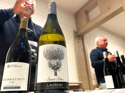 Lors de la soir&eacute;e de cl&ocirc;ture, on a d&eacute;gust&eacute; les vins aveyronnais, dont le &ldquo;Saint-C&ocirc;me&rdquo; de chez Laurens, producteur &agrave; Clairvaux dans le Marcillac.