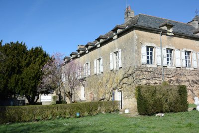 La façade du château donnant sur le jardin.
