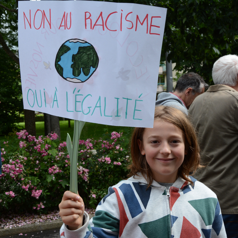 Mathias, 10 ans, en manifestation avec sa famille.