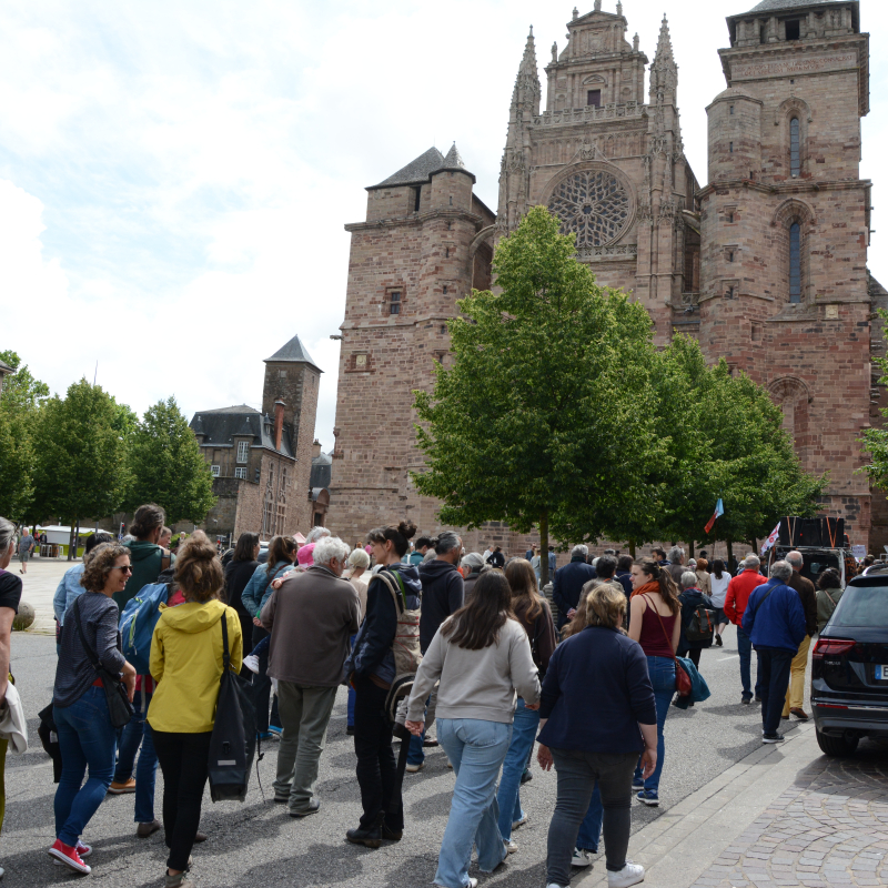 Le cortège s'est élancé aux alentours de 11h.