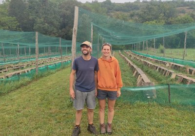 Antonin et Pauline ont préparé leur stock pour cet hiver. La saison estivale et les fêtes de fin d'année sont les temps forts de la consommation.