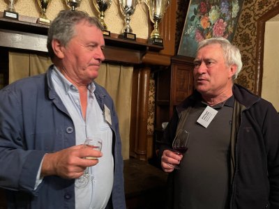 Jean-Pierre Fabre, vigneron estagnol, et Philippe Teulier, président du syndicat des vins AOP de l'Ayeyron.
