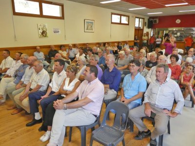 Une nombreuse assistance était réunie à la salle des fêtes.