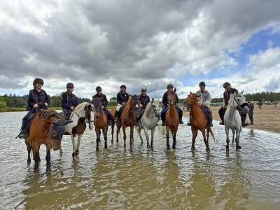Les huit cavalières engagées en Club 3.