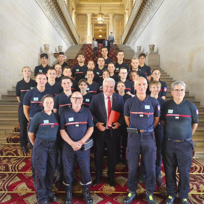 Avec le sénateur Anglars dans le grand escalier du Sénat.