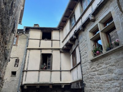 Sévérac conserve encore de nombreux bâtiments médiévaux. - Eloïse Bonnin