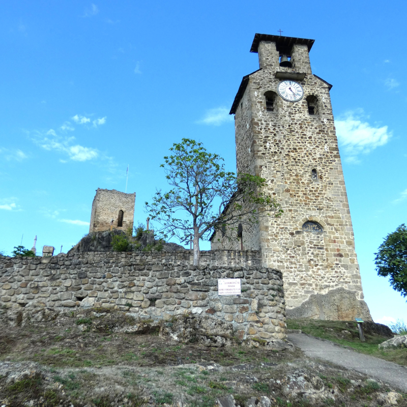 L'ancien fort d'Aubin avec l'église de la Cène en premier plan. - Pascal Cazottes