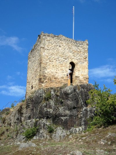 Les vestiges de la tour carrée.
