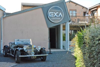 Une Excalibur trône devant l'Exca, ?comme en rêvait Jean-Louis Cabiron. - Eloïse Bonnin Une Excalibur trône devant l'Exca, ?comme en rêvait Jean-Louis Cabiron. - Eloïse Bonnin