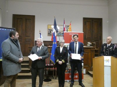 Remise du label Employeur partenaire à la mairie ?d'Espalion et à la communauté de communes.