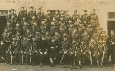 142<SUP>e</SUP> à Lodève - carte postale ancienne.