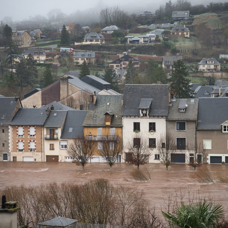 L'eau est plus haute que les batardeaux. - Beno&icirc;t Dervillers
