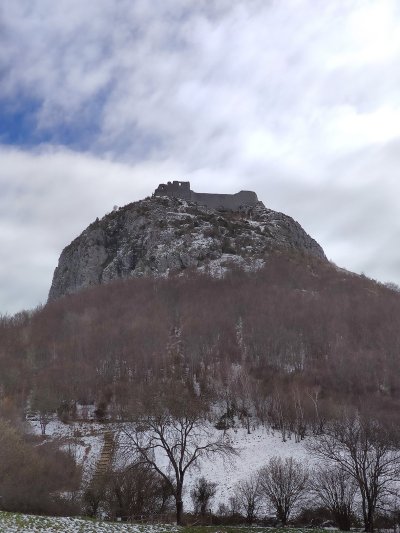 Le ch&acirc;teau de Monts&eacute;gur sur son pog - photo Pierre Cortinas. - Pierre Cortinas