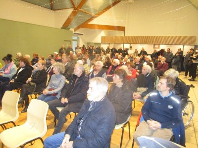 L'assistance est venue nombreuse assister aux v&oelig;ux de Mme le maire.