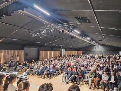 Plus de 600 personnes ont assist&eacute; &agrave; la c&eacute;r&eacute;monie des v&oelig;ux.