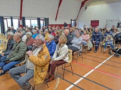 L'assistance &eacute;tait nombreuse.